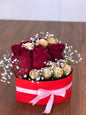 Caja de rosas rojas con chocolates Ferrero Rocher en forma de corazón