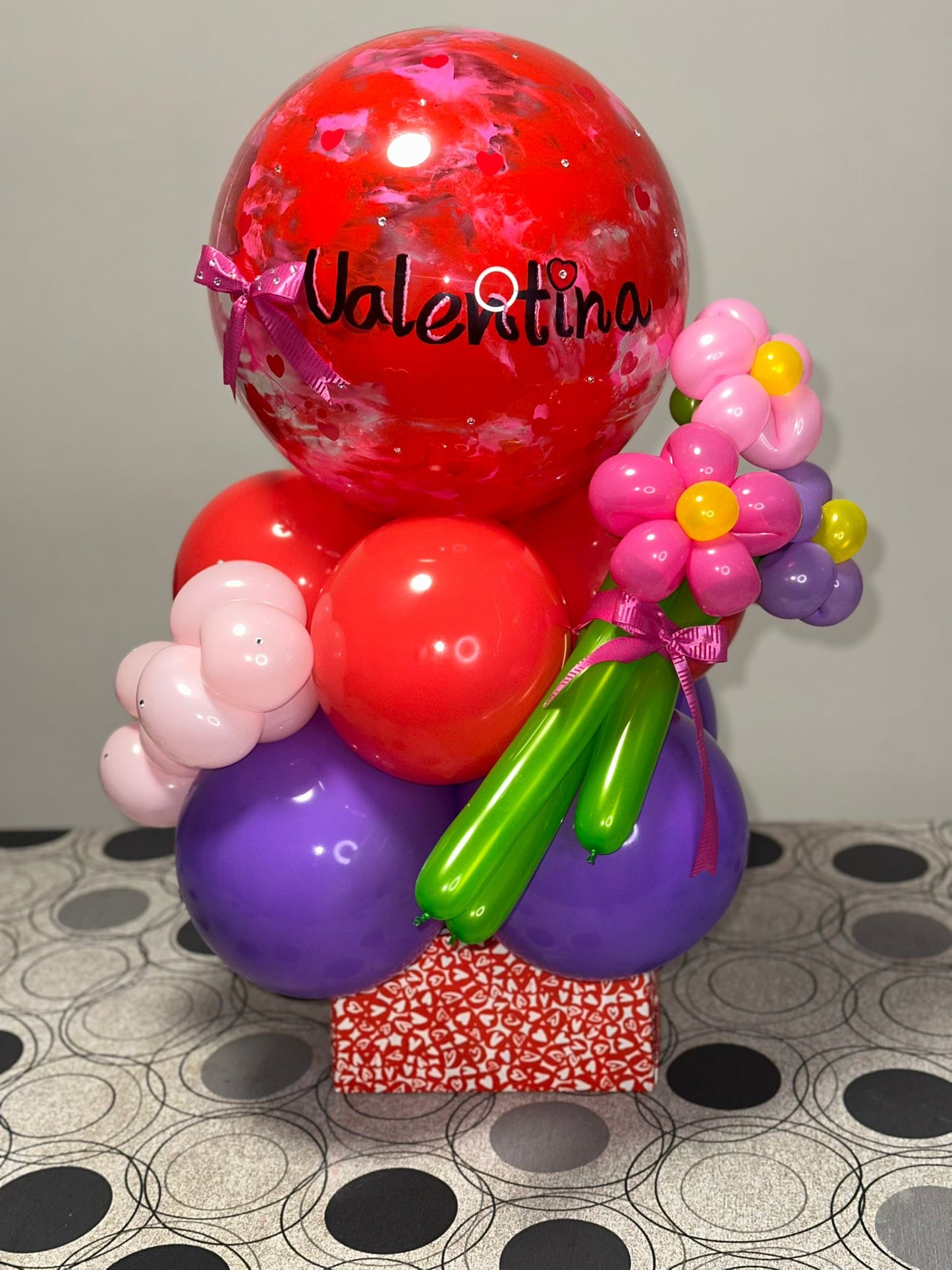 Arreglo de Globos Personalizado "Valentina" para Celebraciones Especiales