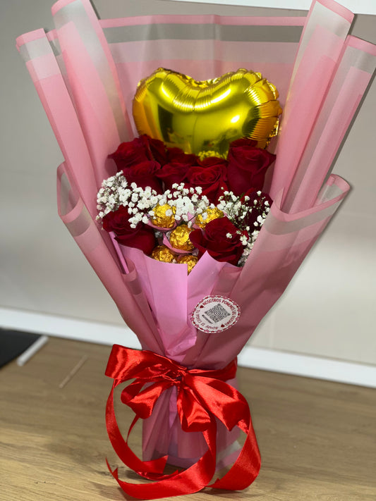 Ramo "Pasión Dorada": Rosas Rojas, Bombones de Chocolates y Globo Corazón